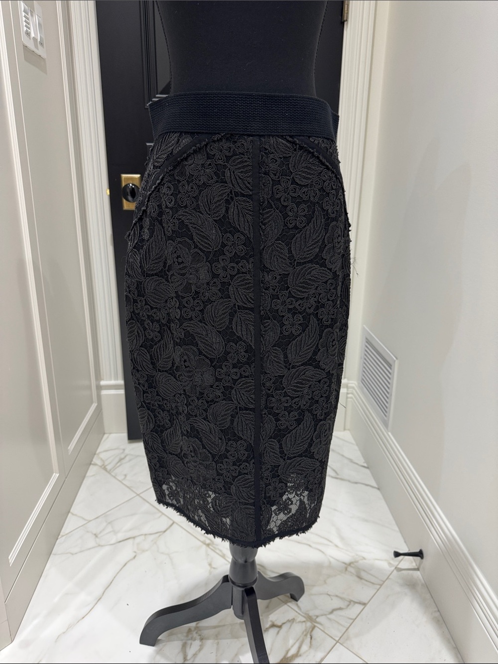 UNTTLD - Black Floral Lace Pencil Skirt - Sleek Women's Pencil